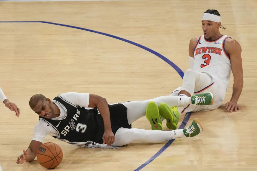 曼联本场完成24次射门，创球队本赛季各项赛事单场最多纪录.